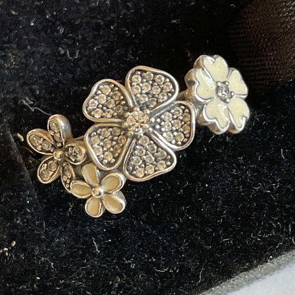 Pandora Silver and White Floral Ring - Picture 2 of 5